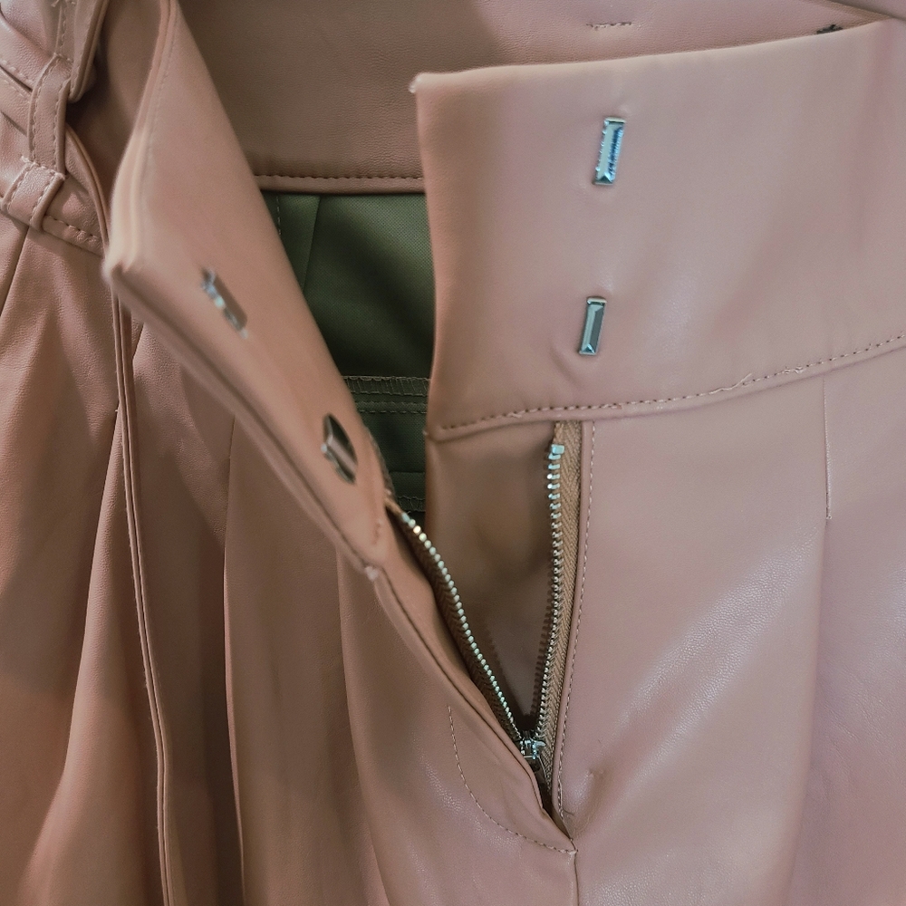 Blank NYC Chelsea Tapered & Cropped Faux Leather Pants Sz 25 - Picture 5 of 12